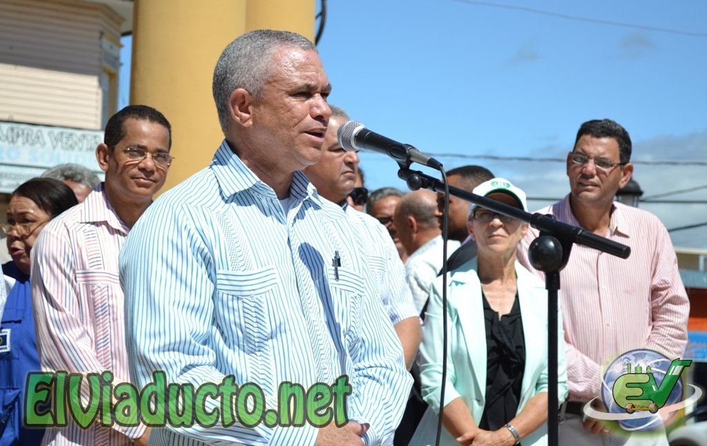 Licenciado Manuel Antonio Rojas ofrese palabras en el dia mundial del arbol